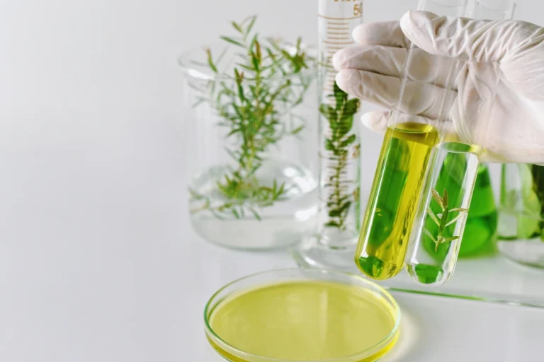 image-stock-1200-natural-medicine-development-in-laboratory-843752408